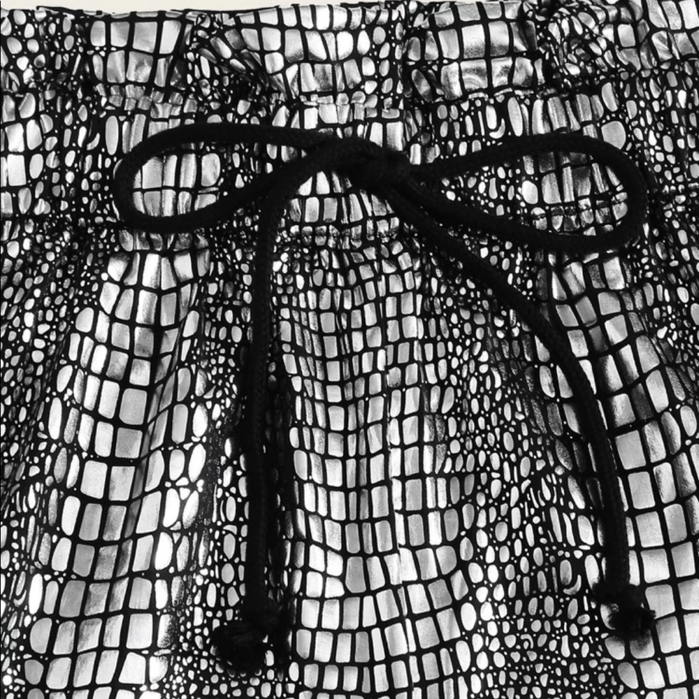 Paperbag Waist Knotted Crocodile Embossed Shorts - Picture 5 of 5
